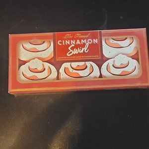Too faced Cinnamon swirl eye shadow palette